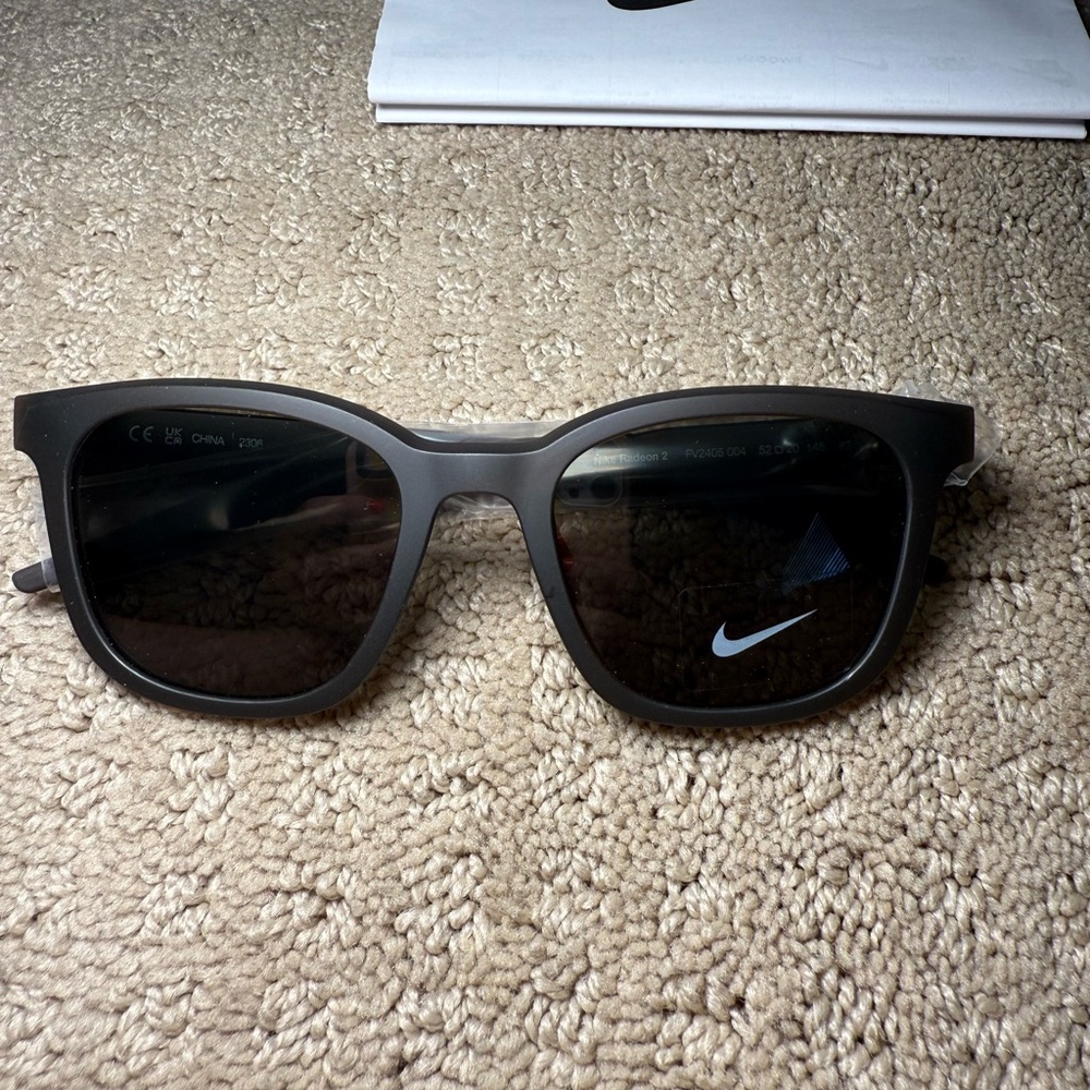 AUTHENTIC MENS NIKE CLASSICS!